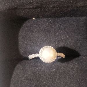 Pretty pro rings surrounded by tiny diamonds